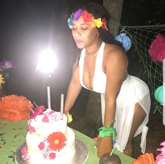 VIP Sparkling Birthday Candle Wedding Cake Candles - Picture 1 of 6